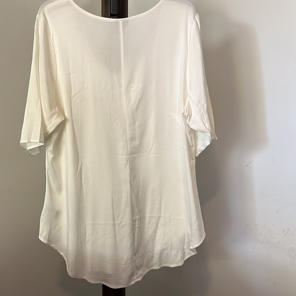 TORRID WHITE SHORT SLEEVE CASUAL TUNIC - Picture 5 of 8